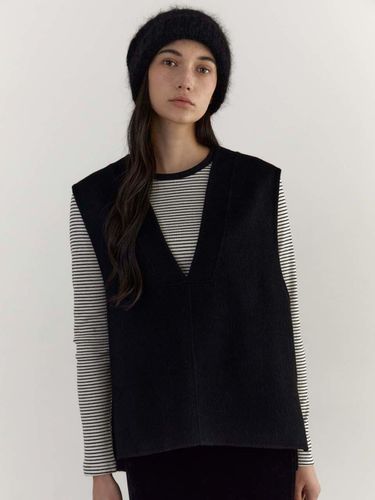 Handmade wool lovy vest - black - KILHOUETTE - Modalova