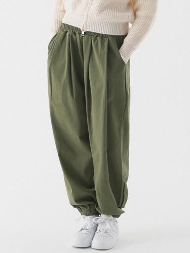 Twill cotton two-tuck wide jogger pants (Khaki) - PIANER - Modalova