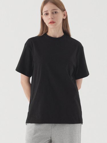 Basic Slit Short-Sleeved T-shirt (Black) - PIANER - Modalova