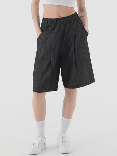 Denim Like One Tuck Half Pants (Black) - PIANER - Modalova