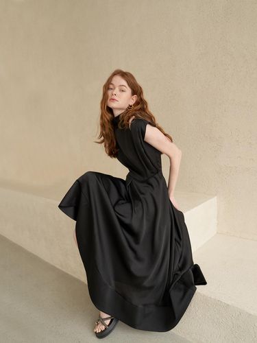 Sleeveless slit drape asymmetric long dress_black - CAHIERS - Modalova