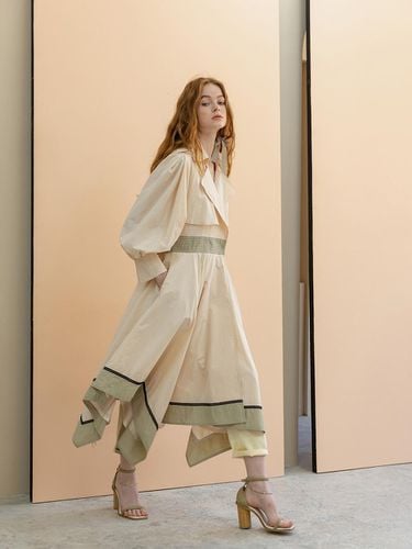 Color-block Asymmetric Trench Coat - CAHIERS - Modalova