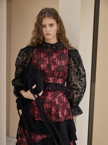 Burnout Sleeve Lace Peplum Blouse - CAHIERS - Modalova