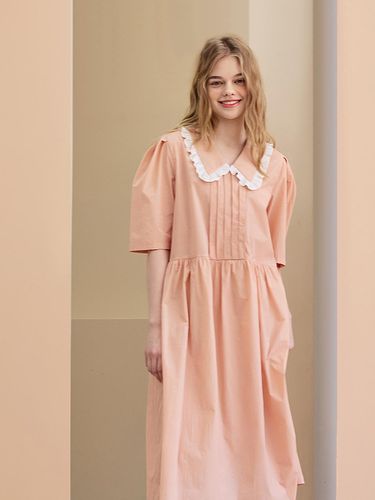 Lovely Tuck Dress_CORAL - CAHIERS - Modalova