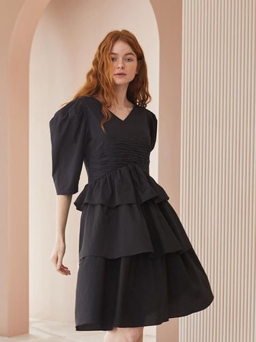 CAHISIENNE] V neck gathered tiered dress_black - CAHIERS - Modalova