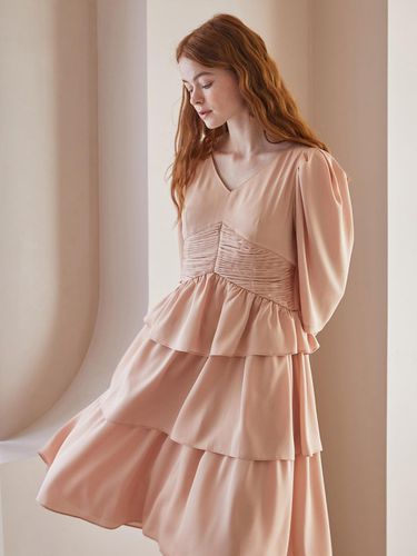 Kai Zienne] V Neck Guider tiered dress - Apricot - CAHIERS - Modalova