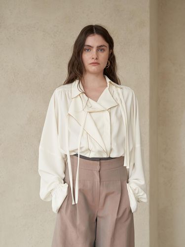 Asymmetric open-necked tie blouse - CAHIERS - Modalova