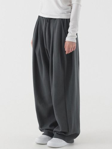 Double pleated deep wide sweat pants (charcoal) - PIANER - Modalova