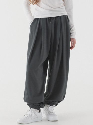 Double pleated wide jogger sweat pants (charcoal) - PIANER - Modalova