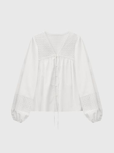 Punching V - neck Lace Blouse - Q’SRB - Modalova