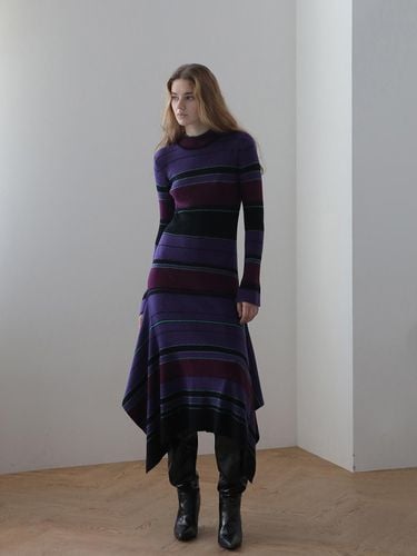 Slim Stripe Asymmetric Long Knit Dress - CAHIERS - Modalova