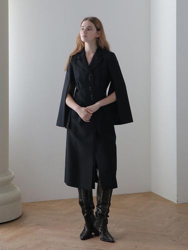 Closer] Slit Sleeve Button Accentuated Long Coat_ - CAHIERS - Modalova