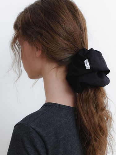 Basic suede scrunch - black - KINDABABY - Modalova