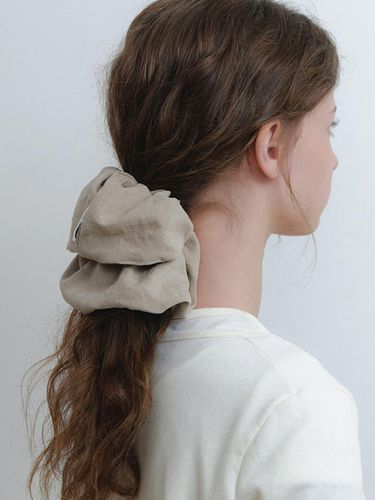 Basic suede scrunch - matte beige - KINDABABY - Modalova