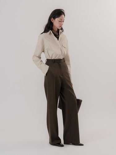 Flat wide basic slacks_khaki Brown - MOMET - Modalova