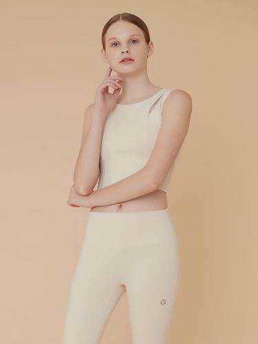 Challenging Tank Top_Light Beige - REINAMORA - Modalova