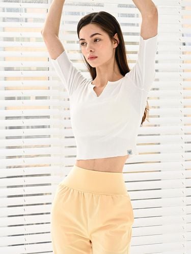 Ribbed slit neck crop short sleeve T-shirt_white - REINAMORA - Modalova