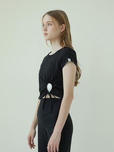 Cut-out Front Short Sleeve T-shirt_Black - REINAMORA - Modalova