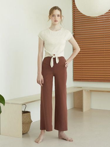 Minimal Wide Leg Pants_Brown - REINAMORA - Modalova