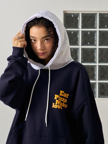 COLOR CONTRAST HOODIE (NAVY) - MUTZ - Modalova