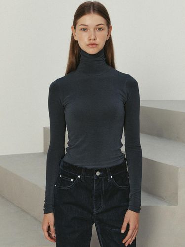 Essential roll neck top (charcoal) - LE - Modalova