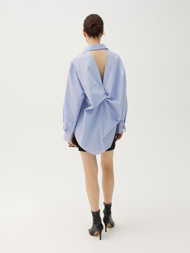 ESSENTIAL] Cutout back twist shirt - MMAM - Modalova