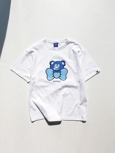 Ribbon BadBear Tee White - BadBlue - Modalova