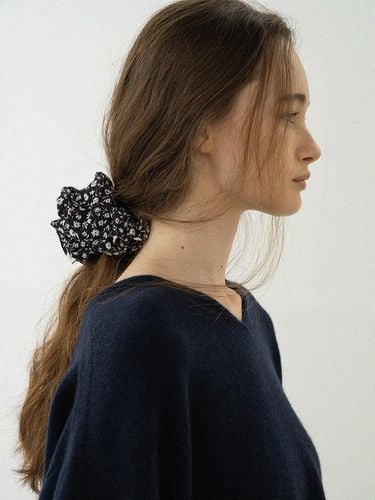 Navy flower scrunchy - BOL - Modalova