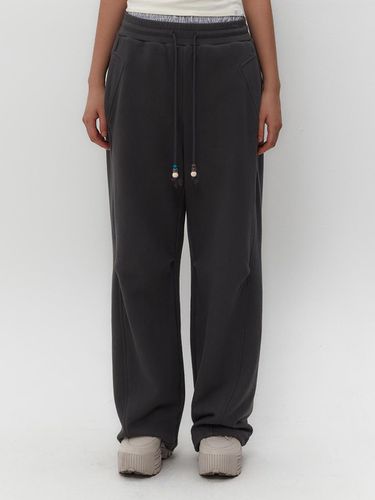 STRING CHARM SWEATPANTS [CHARCOAL] - TUOMIO - Modalova