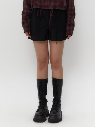 STRAPPY SHORTS [BLACK] - TUOMIO - Modalova