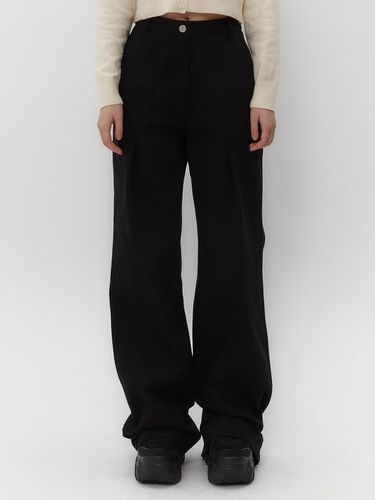 TUCKED DENIM PANTS [BLACK] - TUOMIO - Modalova