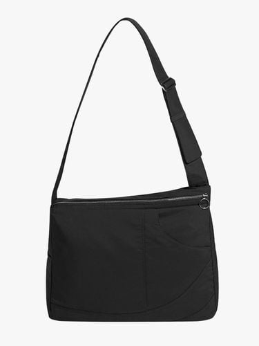 Ally Cross Messenger Bag_Black - MADGOAT - Modalova