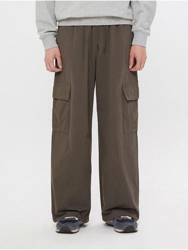 Men's Semi-Wide Fit Cargo All-round Fit Pants - UCLA - Modalova