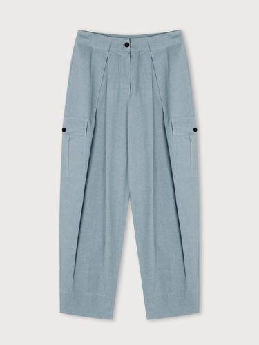 DOUBLE POCKET PINTUCK PANTS (2COLORS) - Ethos - Modalova