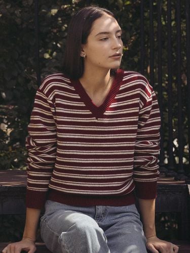 Stripe loose fit v-neck knitwear_Red - KNOWN BETTER - Modalova