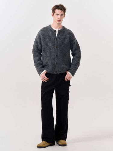 MAN Wool Hatzi Crew Neck Cardigan [CHARCOAL] / SBD - GENERAL IDEA - Modalova