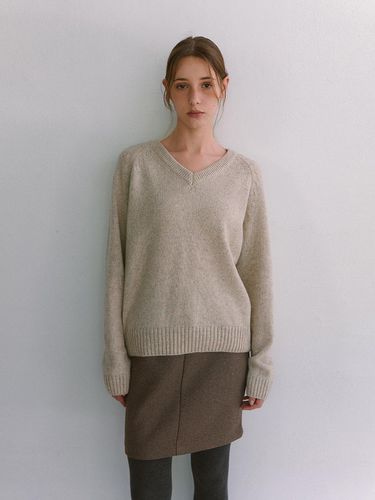 Loose Fit V - neck Knit - Beige - Laminez - Modalova