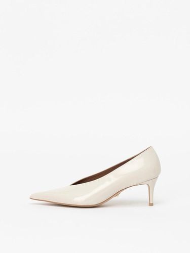 Vivienne Pumps in WHITE ONYX BOX - CHAUSSURE LAPIN - Modalova