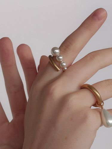 Spiny Pearl Ring - Gold - MONDAY EDITION - Modalova