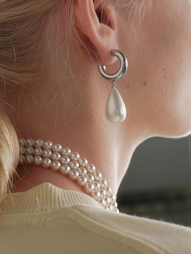 Teardrop Pearl Hoop Earrings - MONDAY EDITION - Modalova