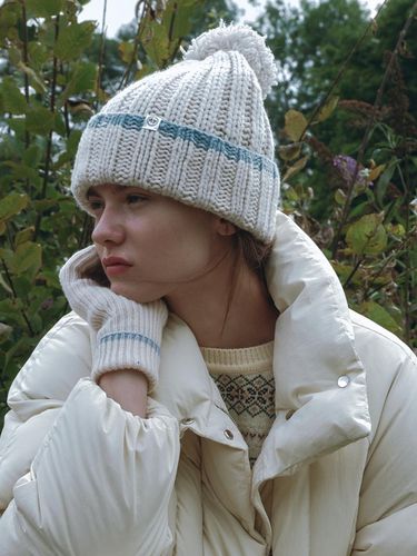 Handmade pompom beanie - White - DEPOUND - Modalova