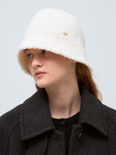 Boucle knit bucket hat - White - DEPOUND - Modalova