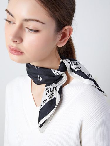 Lettering square silk scarf BK - nitina - Modalova