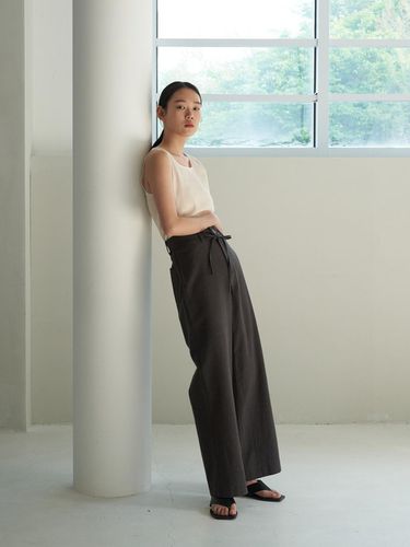 SR STRING WIDE PANTS (BROWN) - 38comeoncommon - Modalova