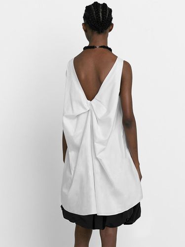 BACK TWIST DRESS [White] - LOW TIDE - Modalova