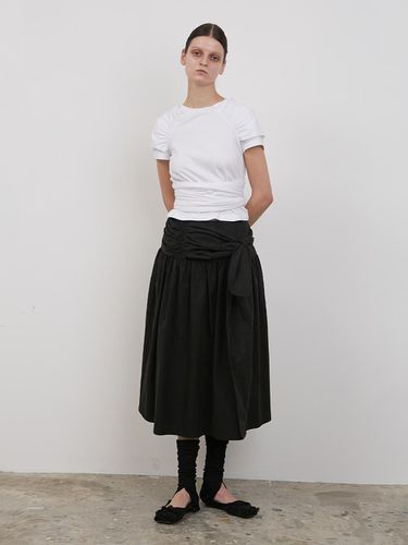 YOKE FLARE SKIRT [BLACK] - LOW TIDE - Modalova