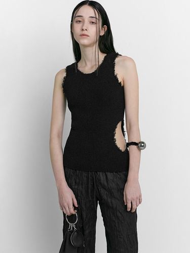 SIDE HOLE SLEEVELESS KNIT [BLACK] - LOW TIDE - Modalova