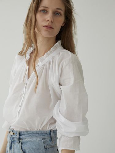 Bin smocked frill blouse white - MOMET - Modalova