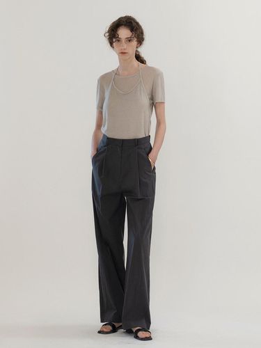 Clam One-Tuck Nylon Pants Charcoal - MOMET - Modalova