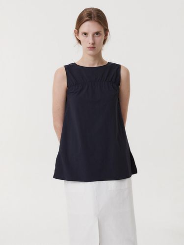 SHIRRING SLEEVELESS BLOUSE (NAVY) - EAAH - Modalova